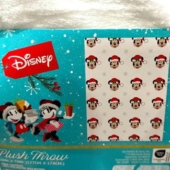 Disney Mickey and Minnie Christmas Throw Blanket - Picture 6 of 8